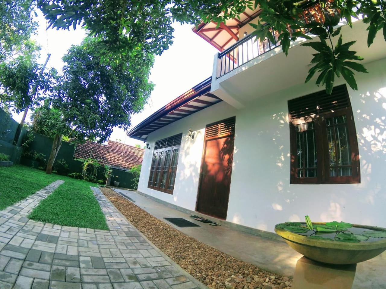 Top Mount Villa Хикадува Екстериор снимка