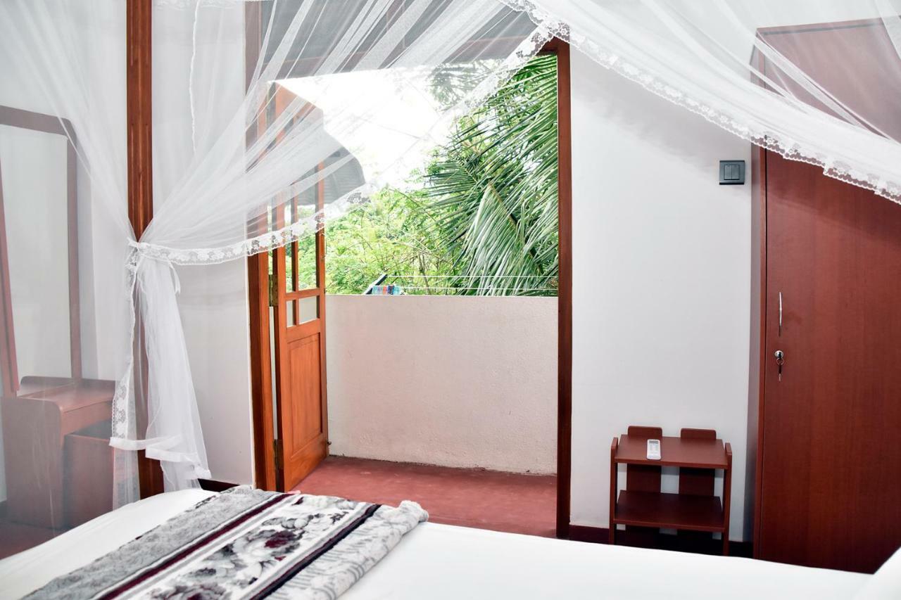 Top Mount Villa Хикадува Екстериор снимка