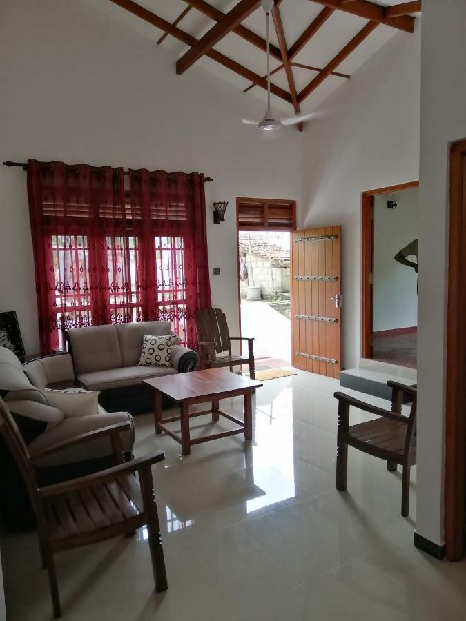 Top Mount Villa Хикадува Екстериор снимка