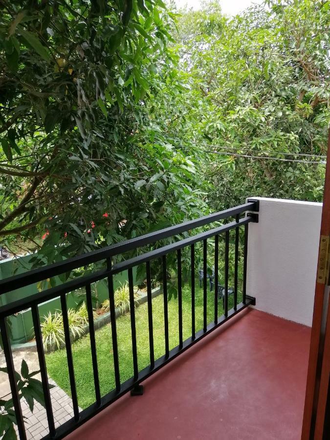Top Mount Villa Хикадува Екстериор снимка